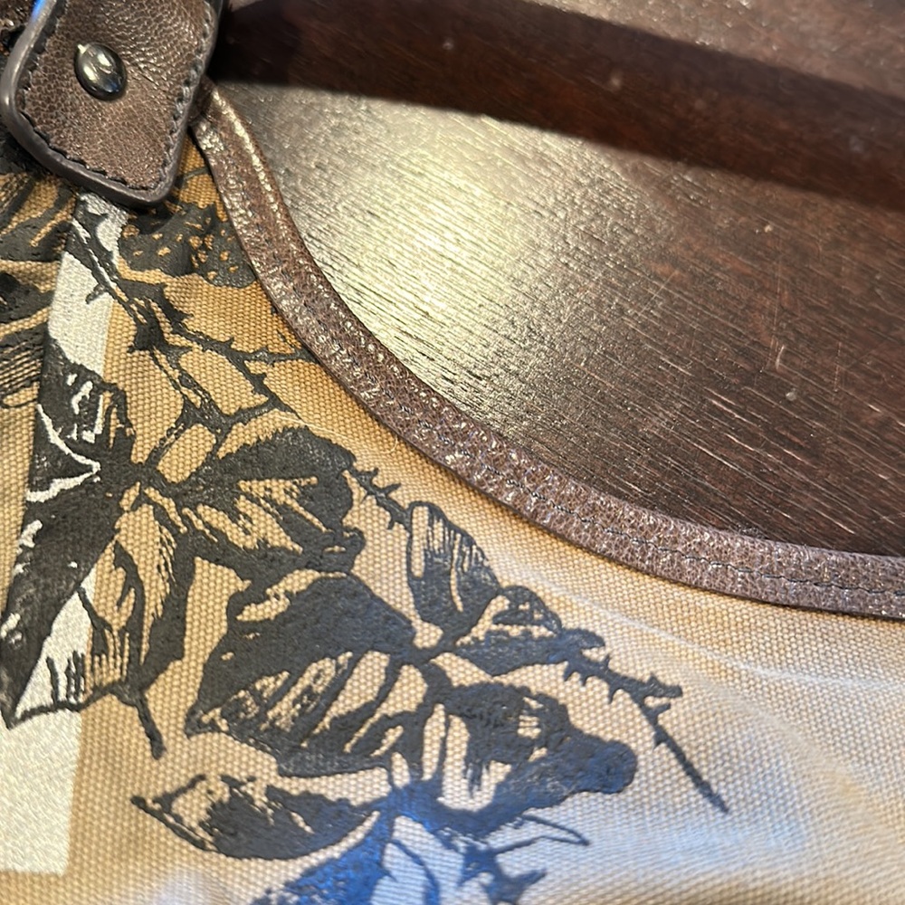 Extra large hobo style bag by Cynthia Vincent! - Picture 14 of 16
